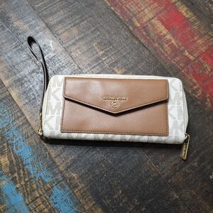 Michael Kors Wristlet